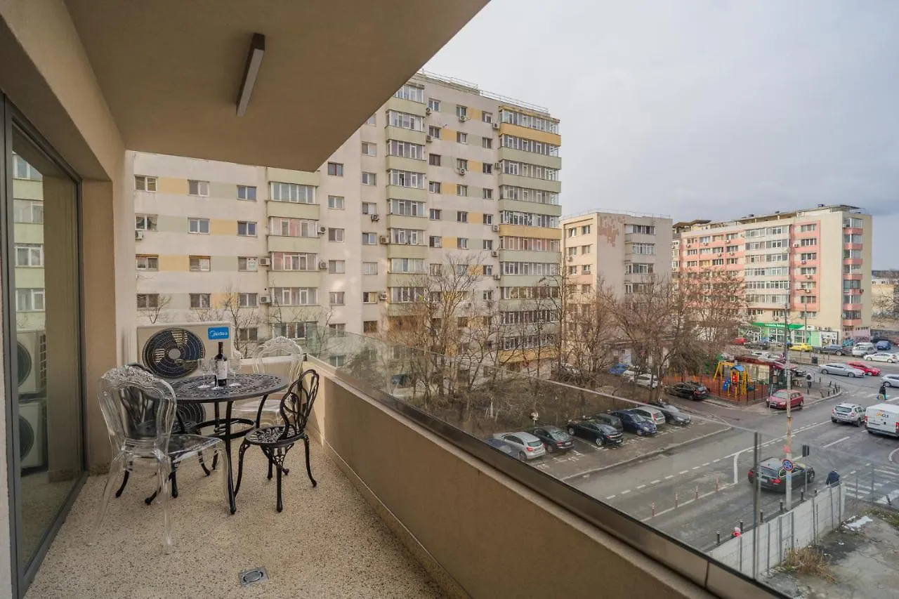 Central Apartments With City View & Large Balcony 布加勒斯特