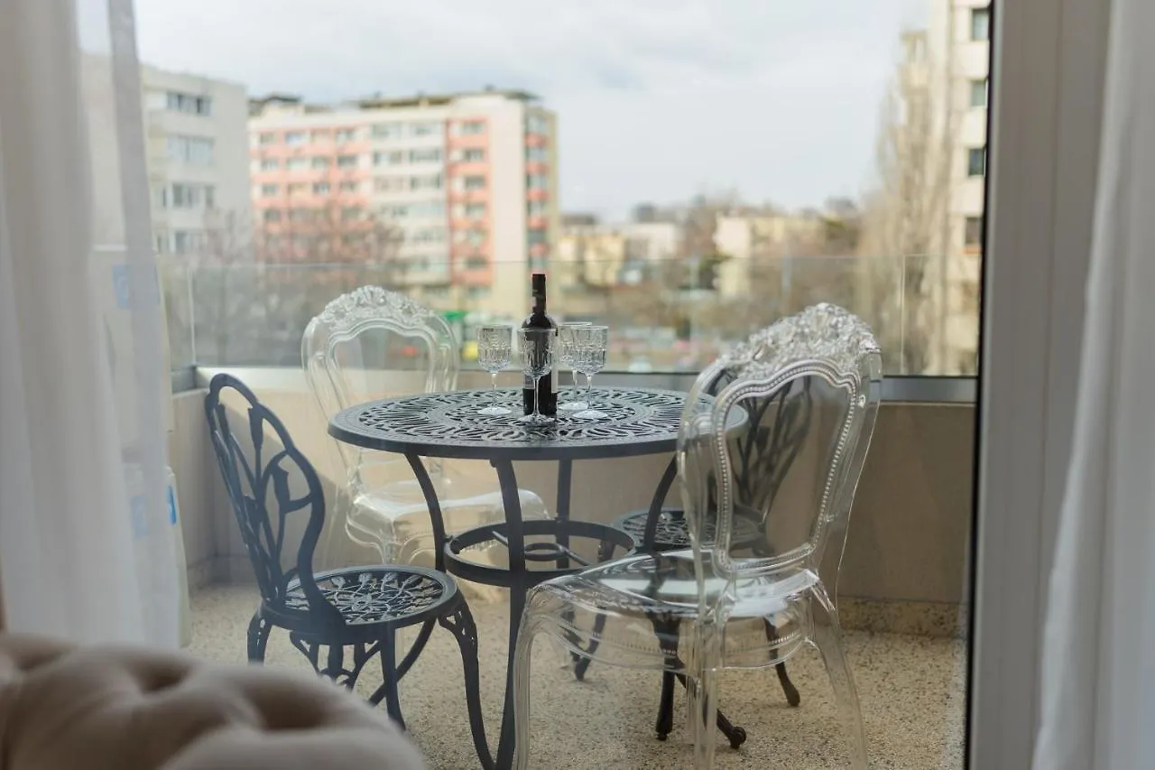 Central Apartments With City View & Large Balcony Bucarest